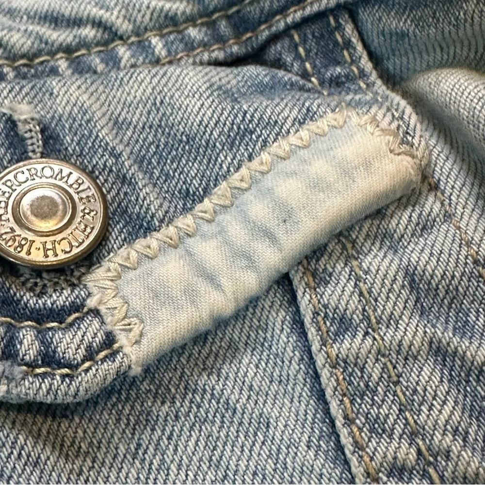 🔆 Abercrombie & Fitch Cropped Patchwork Denim Jacket - Small